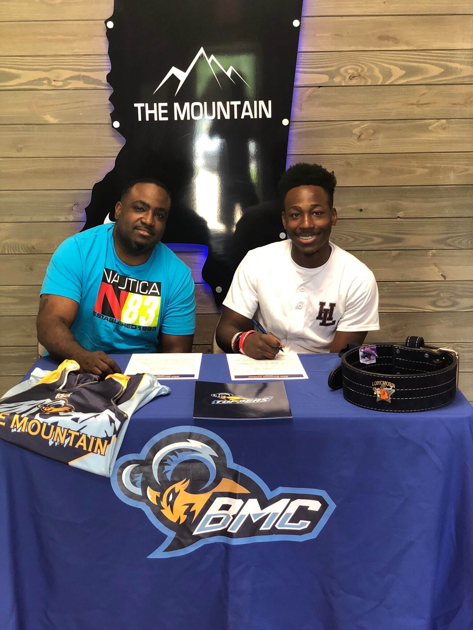 Blue Mountain Powerlifting Signs Horn Lake’s Kadarius Smith