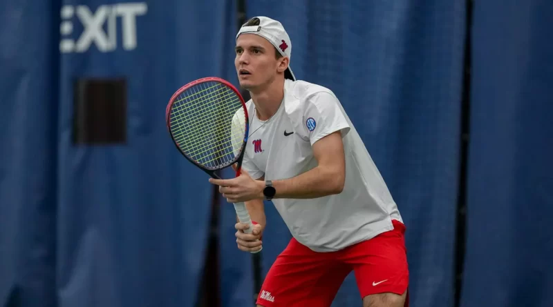 Men’s Tennis Goes Undefeated Against Furman in Doubleheader