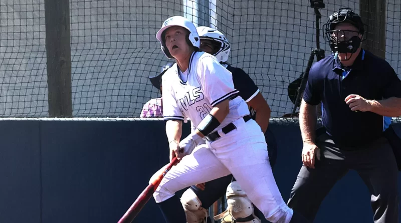 Owls softball sweeps Blue Jays in SLIAC opener Owls softball sweeps away Blue Jays in SLIAC opener