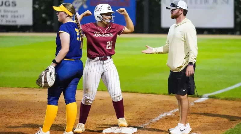 Jones College softball extends dominance over Gulf Coast with doubleheader sweep Jones softball continues decade of dominance over Gulf Coast in sweep