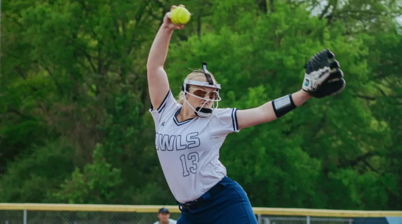 W Softball splits doubleheader with Webster to stay atop SLIAC standings The W Softball’s split with Webster keeps them atop SLIAC