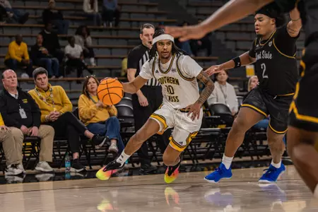 Southern Miss’ Isaac Tavares Named Sun Belt Preseason Player of the Year Isaac Tavares Tabbed Sun Belt Preseason Player of the Year by Blue Ribbon