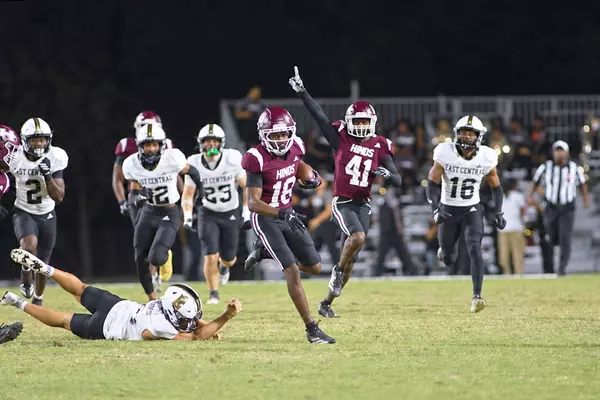 Hinds Football Rolls Past East Central 52-28 on Sophomore Night Hinds Football Defeats East Central 52-28 on Sophomore Night