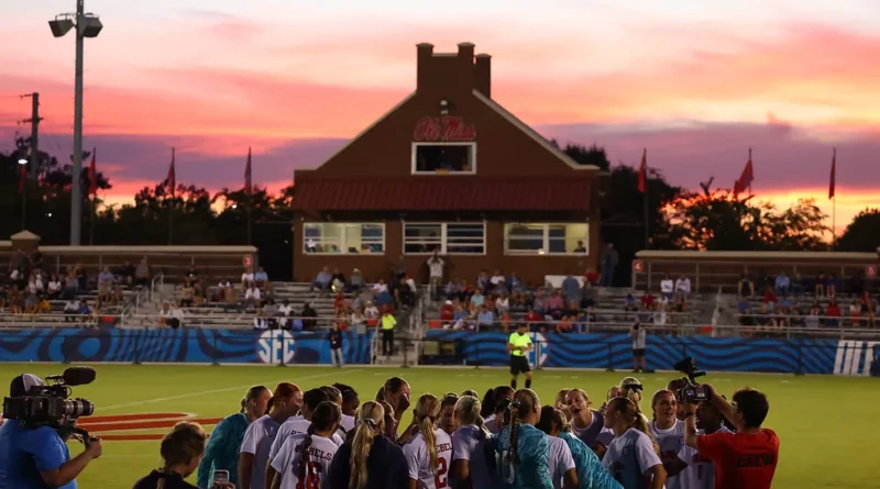No. 3 Vanderbilt Tops Ole Miss Soccer 4-0 Soccer Falls to No. 3 Vanderbilt