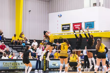 Southern Miss Volleyball Heads to Memphis for Rumble at the Roane Volleyball Travels to Memphis for Rumble at the Roane