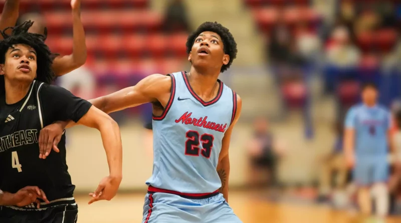 Northwest men begin new era under coach Justin Mann SEASON PREVIEW: Northwest basketball set to make a mark with new look under Head Coach Justin Mann