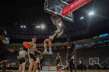 Southern Miss Gold Defeats Black in Men’s Basketball Intrasquad Scrimmage Gold Defeats Black in Men’s Basketball Intrasquad Scrimmage