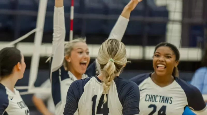 Mississippi College rallies past Montevallo in five sets Volleyball: Choctaws Edge Montevallo in Five Sets Ahead of Senior Day