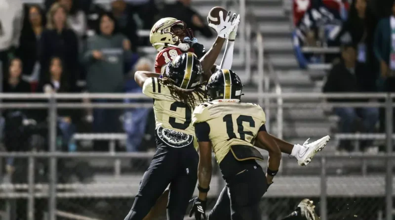 East Central rallies from 13 down to beat Jones 41-40 East Central rallies from 13 down in 4th to clip Jones, 41-40